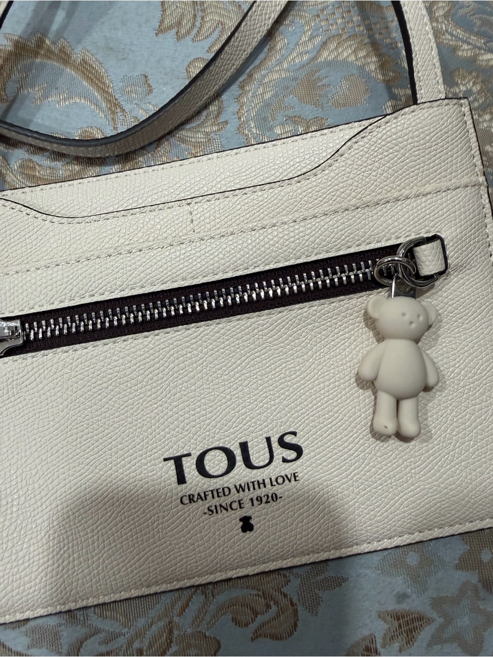TOUS Cream Crossbody Cardholder with Bear Charm and Front Zip - Picture 3 of 4